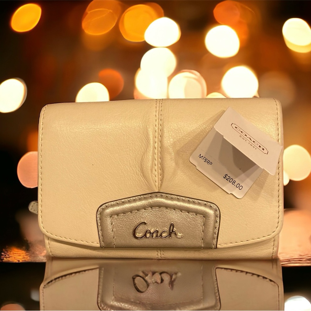 COACH wallet cream color